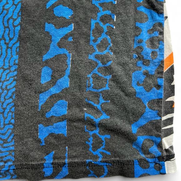 Vintage Wave Board Surfing AOP Surf T Shirt Surfer Beach XL USA 80s 90s Pattern - Picture 6 of 12